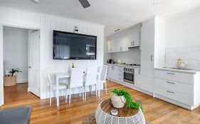 Orton Blue- Beachside Getaway For 4, Pets Welcome, Aircon, Park And Walk To Everything!